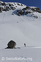 F065941: Felsblock und Mensch