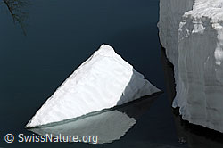 F067933: Weisse Pyramide