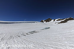 F069164: Zugefrorener Bergsee