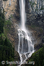 F069406: Wasserfall am Fuss einer Felswand