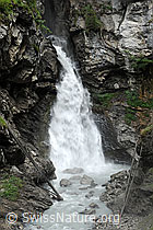 F069506: Wasserfall in Schlucht