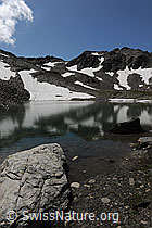 F070235: Spiegelung im Schwärziseeli (Mittlerer Bergsee)