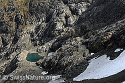 F071133: Bergsee in Felslandschaft