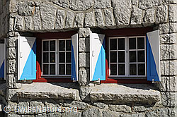 F072086: Fenster der Bächlitalhütte