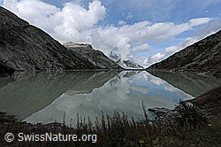 F072268: Räterichsbodensee mit Spiegelbild der Uferfelsen