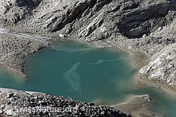 F072401: Eisreste im Gletschersee