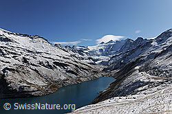 F072678: Blauer See in Berglandschaft