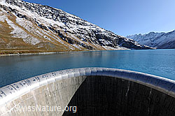 F072726: Überlauf an der Staumauer des Lac de Moiry
