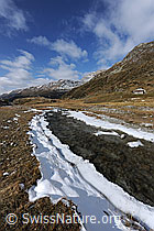 F073100: Bergbach in weiter Hochebene