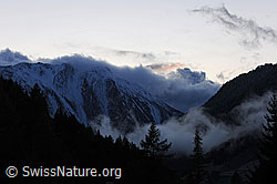 F073126: Stimmungsbild Berg und Wolken am Abend