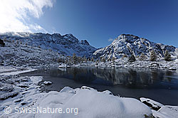 F073167: Morgenstimmung mit Spiegelung des Stockhorn im Schwarzeis