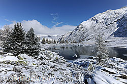 F073228: Neuschnee am gefrorenen See