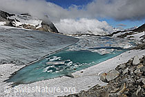 F076838: Türkisfarbener Gletschersee mit Wolkenstimmung