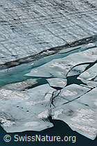 F076871: Gletschersee mit aufgebrochener Eisdecke