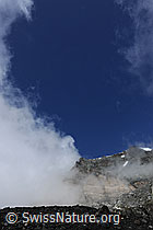 F078222: Wolkenstimmung und Felswand
