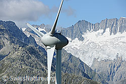 F089421: Windturbine in Berglandschaft