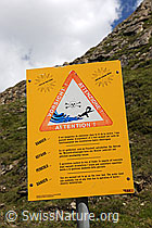 F089907: Warntafel vor Gefahr durch unverhofft auftretendem Hochwasser