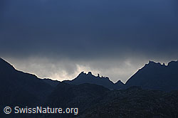 F090206: Felstürme in einer Bergkette