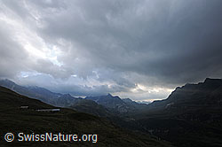 F090211: Wolkenstimmung während Föhnsturm über dem Binntal