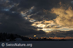 F094005: Wetterfront mit Abendrot