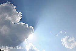 F101608: Lichtstimmung mit Sonne und Wolke