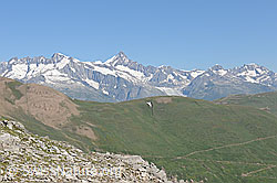 F110046: Blick über Chalti Wassre (Saflischtal) zu den Berner Alpen