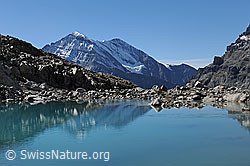 F121369: Leicht spiegelnder Bergsee im Gasteretal