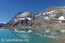 F121373: Felsmassiv von Doldenhorn und Fründehorn mit Spiegelung im Bergsee