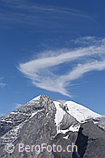F134185: Geschwungene Schleierwolke über Altels und Balmhorn