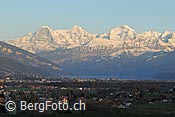 F138714: Eiger, Mönch und Jungfrau aus der Region Thun