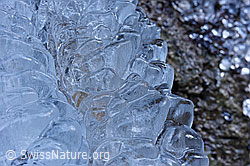 F143955: Eisgebilde mit interessant geformter Oberfläche