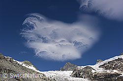 F147018: Wolkenbild über Berglandschaft
