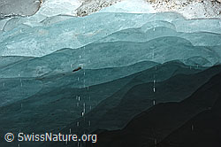 F155207: Gletschereis mit feinen Farbabstufungen