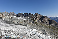 F164071: Querspalten im Allalingletscher