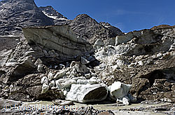 F169777: Unteraargletscher: Reste des Einsturztrichters von 2018/2019